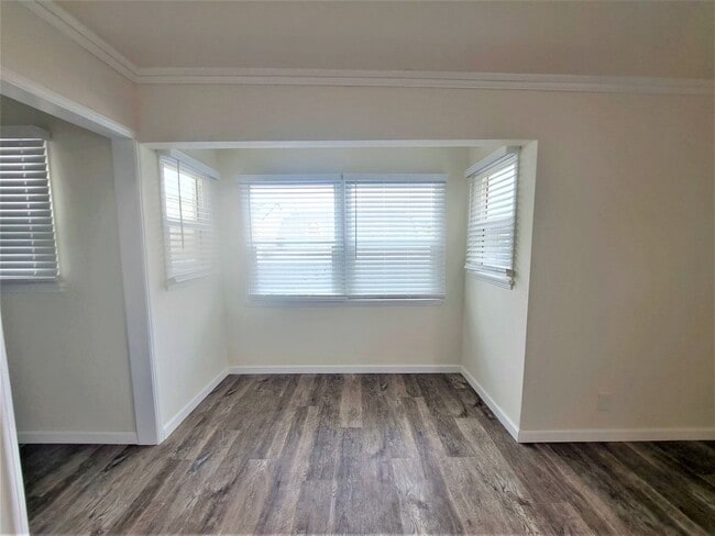 Building Photo - 1307-1309