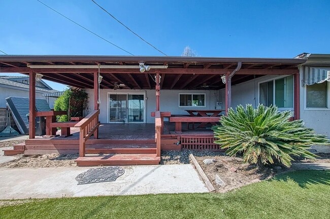 Foto del edificio - 327 N 2nd St