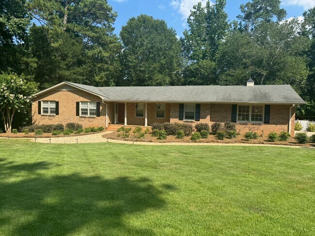 Photo - Immaculate Brick Ranch with Finished Basem... House