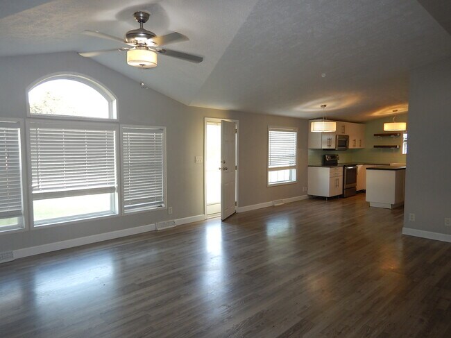 Foto del edificio - 1328 Bridle Dr