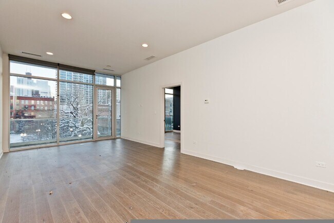 Building Photo - 858 N Franklin St