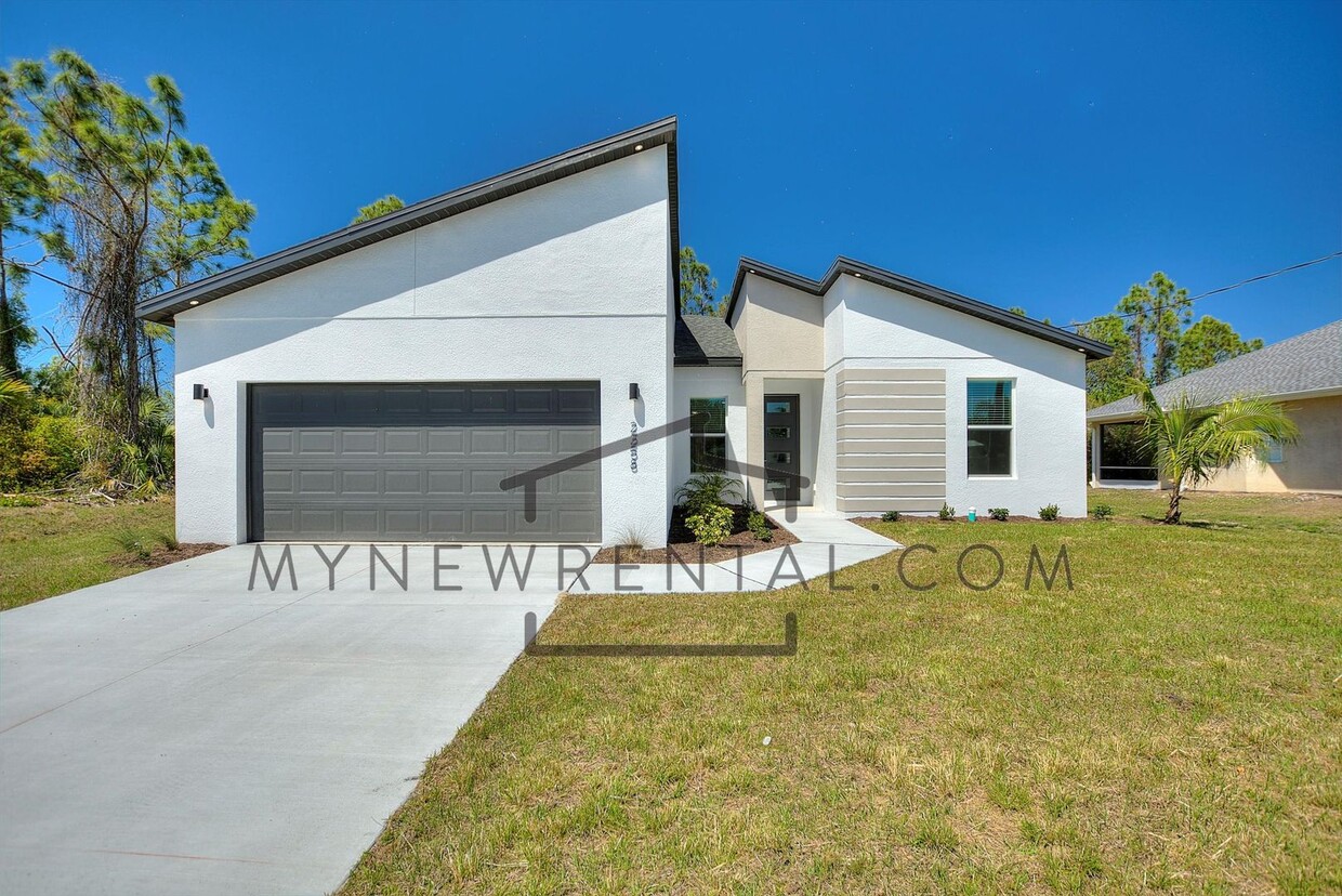 Primary Photo - Deposit-Free! Modern, energy efficient hom...