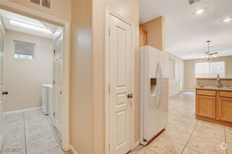 Building Photo - 9344 Vista Waters Ln