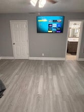 Building Photo - 1558 NW 5th Ave