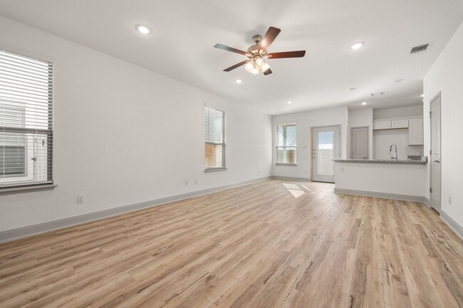 Building Photo - Brand New Duplex, Gated Community!!!