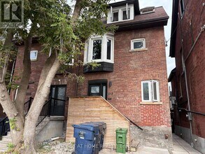Building Photo - 1015 Bathurst St
