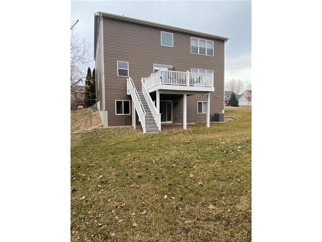 Foto del edificio - 7586 Inland Ln N