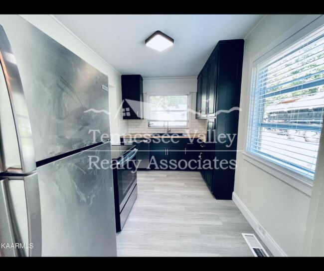 Foto del edificio - CHARMING 2 BED/1 BATH! Don't miss this ado...
