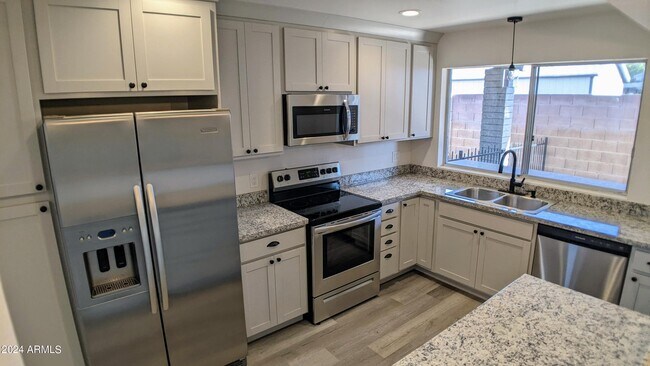 Building Photo - 5404 W Eva St