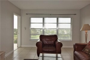 Building Photo - 3050 N Palm Aire Dr