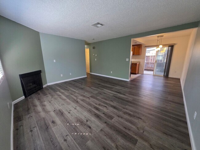 Foto del edificio - Gareth Ln - Triplex