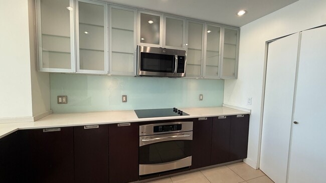 Building Photo - Gorgeous 3 Bedroom 2 Bath Condo For Rent a...
