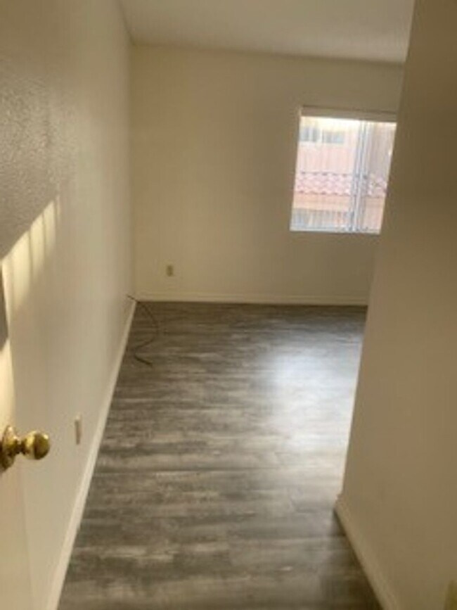 Foto del edificio - Update unit!!