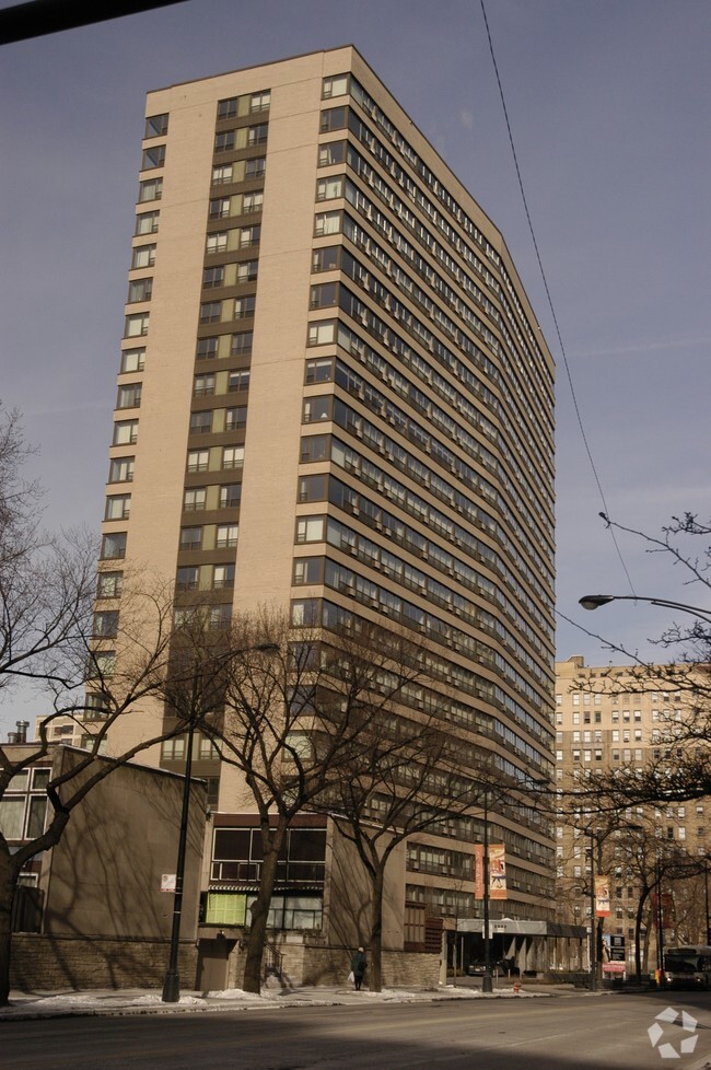Building Photo - 2930 N Sheridan Rd