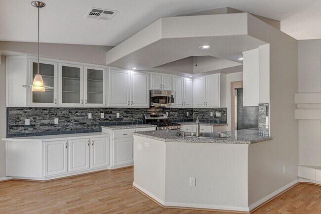Foto del edificio - POOL House in Silverado Ranch!