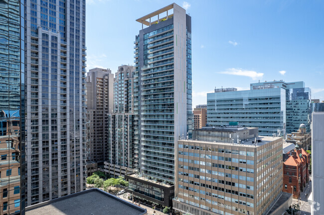 Photo du bâtiment - Lumiere Condominiums