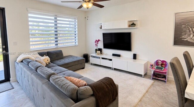 Foto del edificio - 4219 SW 165th Ct