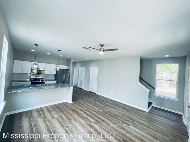 Foto del edificio - 5 br, 5.5 bath House - 517 Olive Branch Way