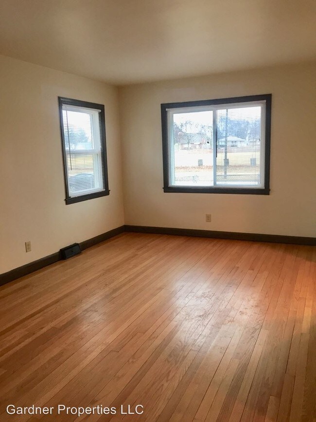 Building Photo - 5843 N 74th St