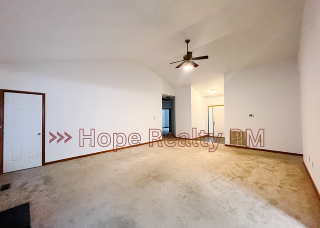 Foto del edificio - 5711 Meadowood Ln