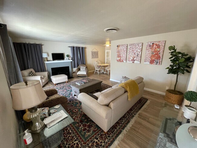 Foto del edificio - Large 3 Bedrrom 2 Bath Home Close to Orovi...