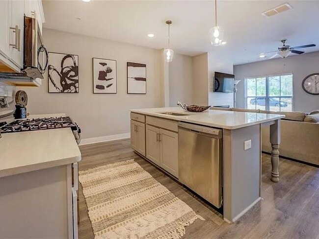 Building Photo - 1840 Eastmore Ave SW