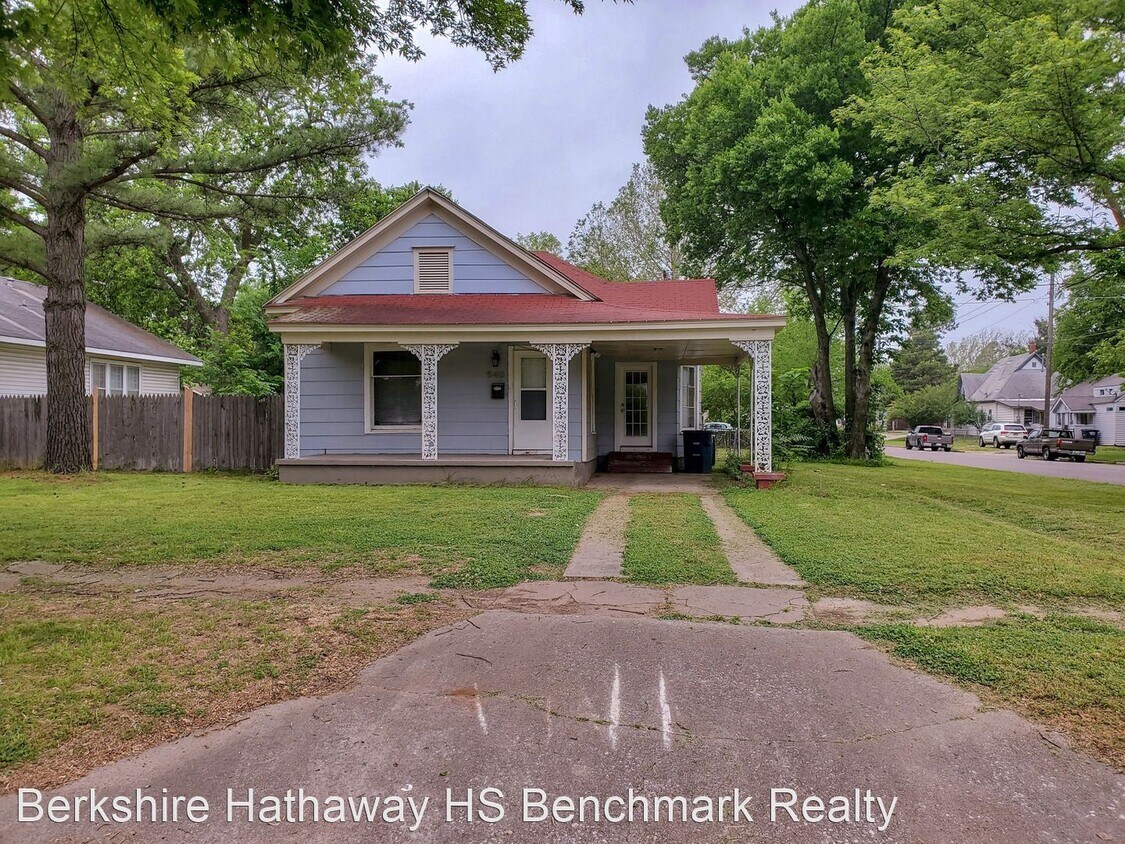 Primary Photo - 2 br, 1 bath House - 540 North Louisa Avenue
