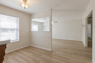 Building Photo - 407 Holly Ln