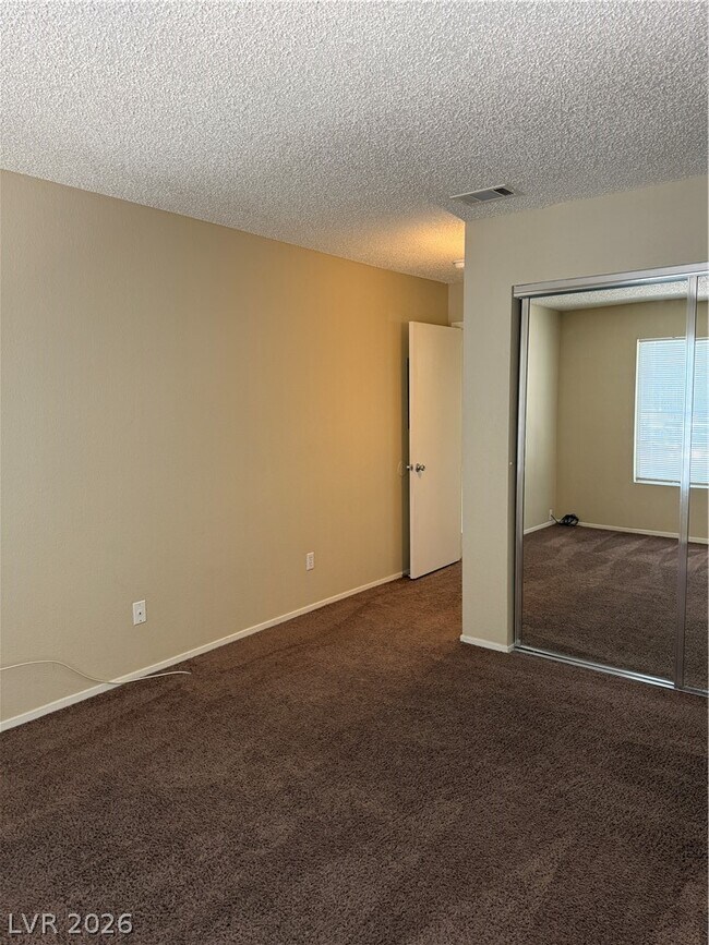Foto del edificio - 7100 W Pirates Cove Rd