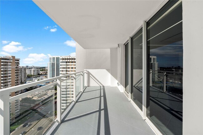 Foto del edificio - 2030 S Ocean Dr