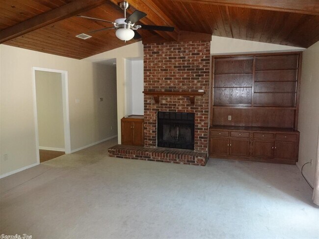 Building Photo - 2221 Maple Ridge Rd