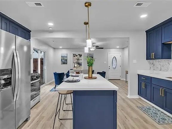 Foto del edificio - 901 Lasser Dr