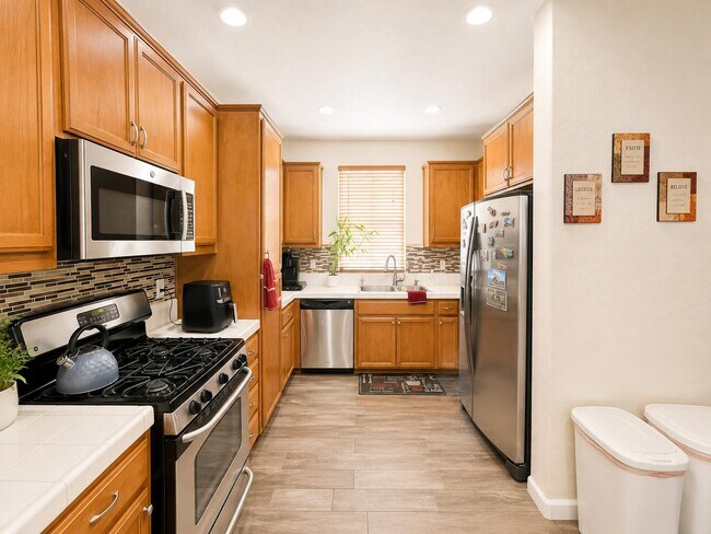 Foto del edificio - 1774 Norwood Heights Ln