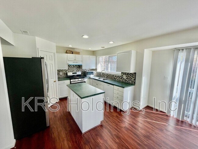 Foto del edificio - 16949 Toms River Loop