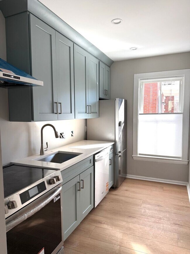 Building Photo - 130 Neal St