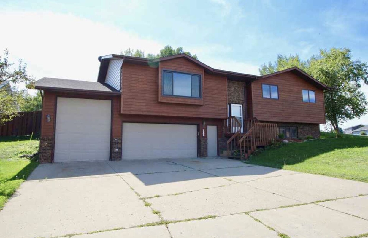 1913 Lincoln Pl; Mandan, ND 58554 House for Rent in Mandan, ND