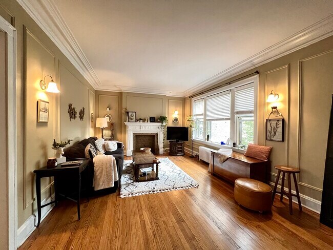 Foto del edificio - 821 Forest Ave