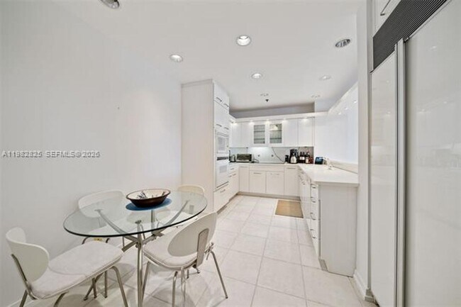 Foto del edificio - 201 Crandon Blvd