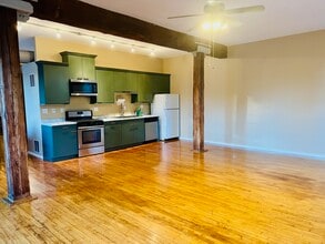Building Photo - 515 N Noble St