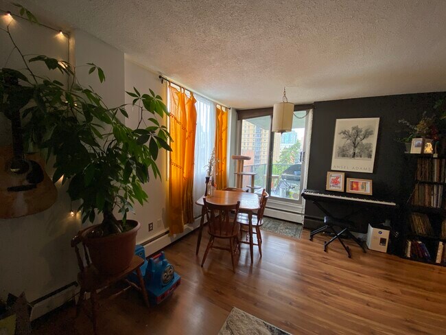 Photo du bâtiment - 715 15 Av SW