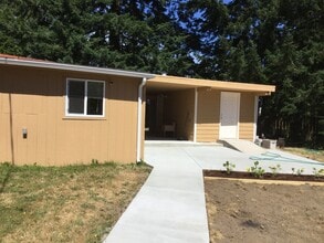 Building Photo - 801 Pecks Dr