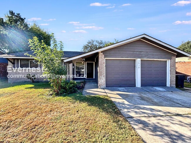 Building Photo - 3919 Rosebud Dr