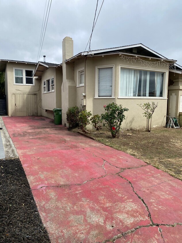 Primary Photo - 2461 68th Ave