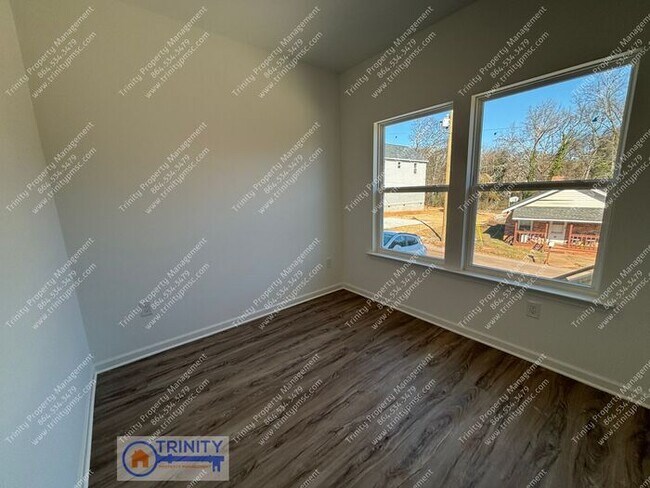 Foto del edificio - Gorgeous newly built townhome near downtow...