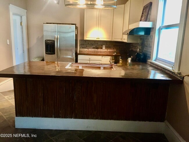 Foto del edificio - 311 E 5th St
