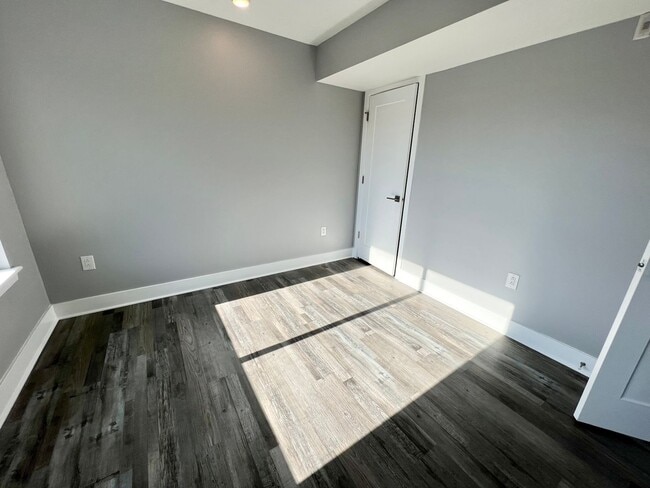 Building Photo - 623 N 36th St