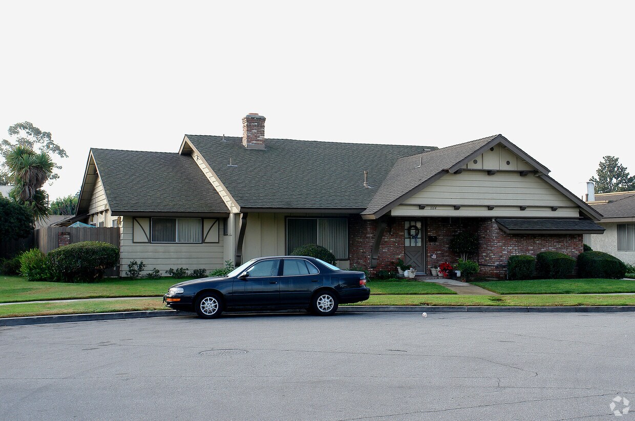 Primary Photo - 1664 W Cindy Ln