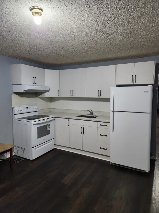 Building Photo - 7 Mulock Av