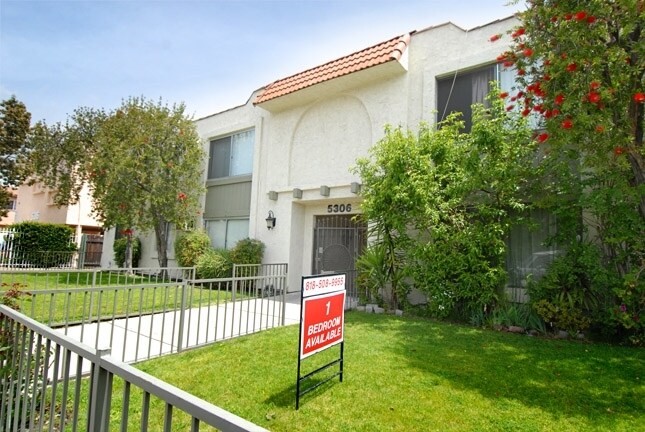 Building Photo - 5306 Cahuenga Blvd