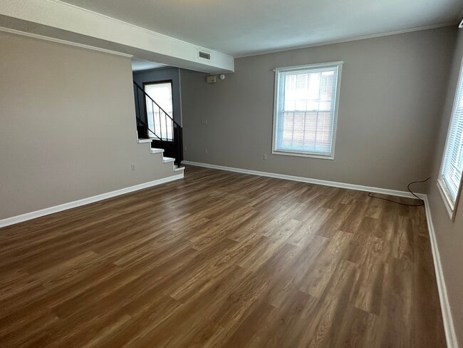 Building Photo - 103 Skyview Dr